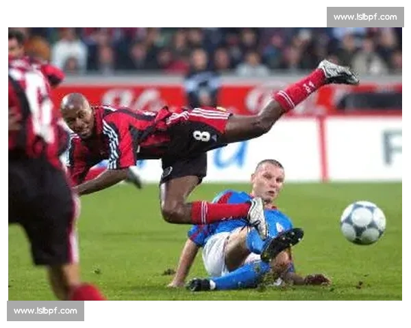 足坛逆龄传奇!C 罗 40 岁神级脚步再掀风暴,网友惊呼:这动作绝了!